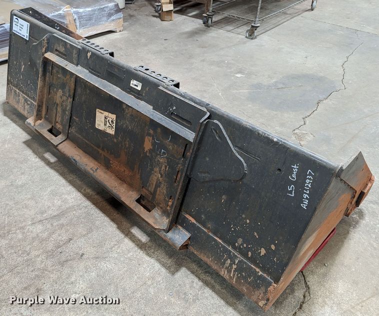 image for item DR6895 Bobcat 84 HD C/I  skid steer bucket