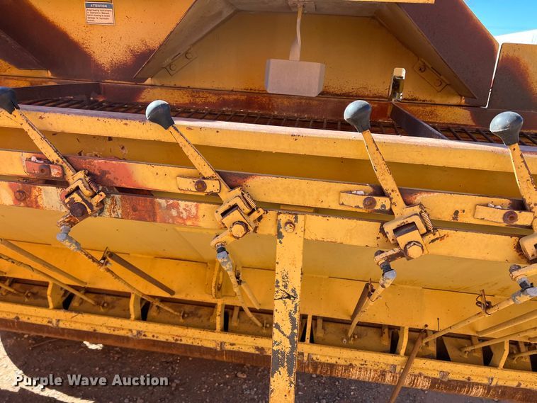 image for item DS2855 Etnyre  chip spreader