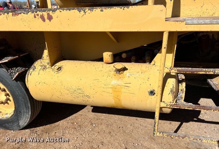 image for item DS2855 Etnyre  chip spreader