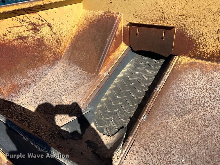 image for item DS2855 Etnyre  chip spreader