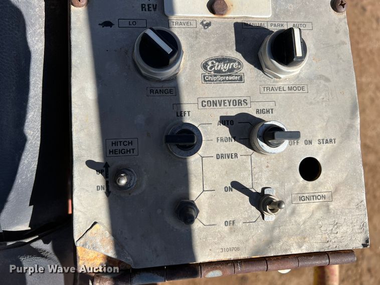 image for item DS2855 Etnyre  chip spreader