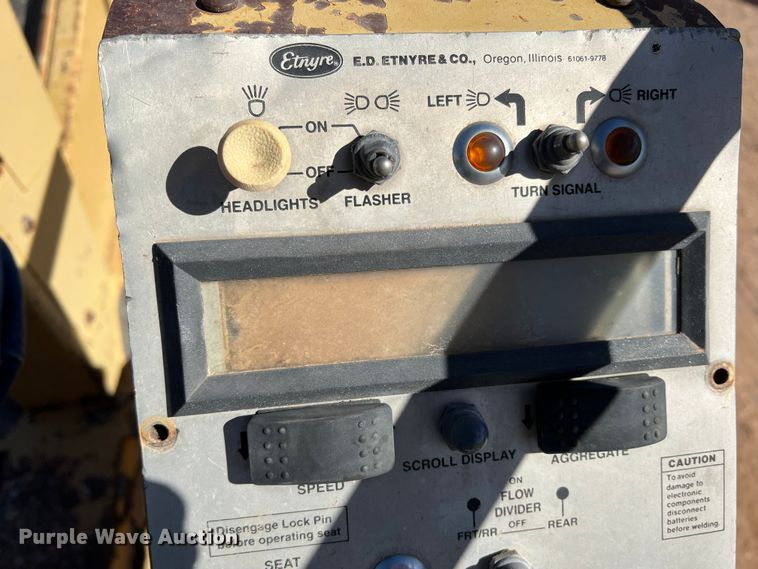 image for item DS2855 Etnyre  chip spreader