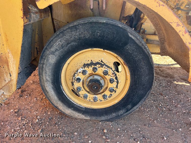 image for item DS2855 Etnyre  chip spreader