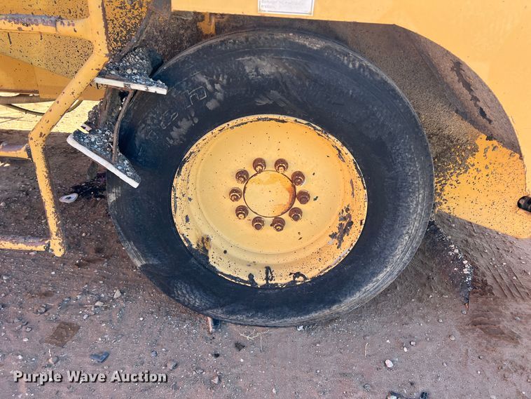 image for item DS2855 Etnyre  chip spreader