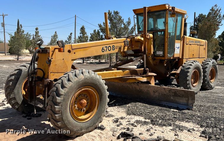 image for item DS2875 1988 John Deere 670B  motor grader