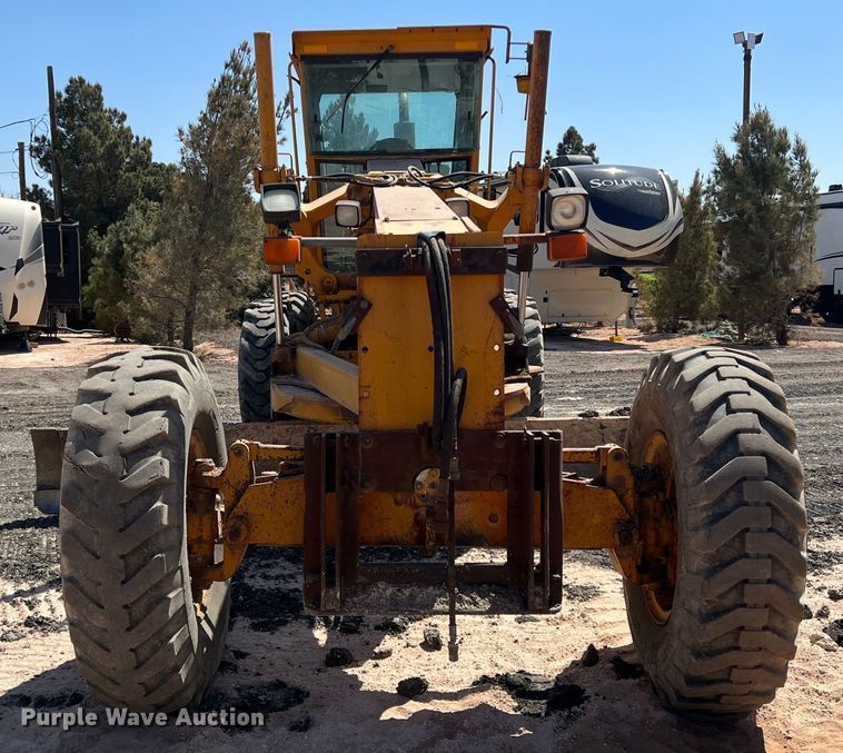 image for item DS2875 1988 John Deere 670B  motor grader