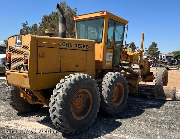 image for item DS2875 1988 John Deere 670B  motor grader