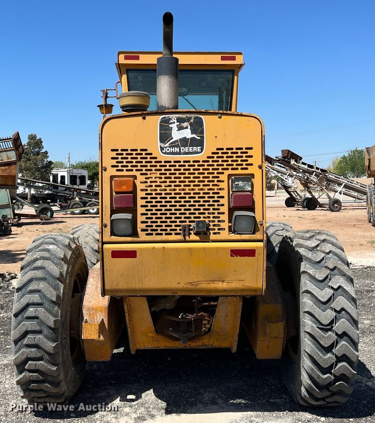 image for item DS2875 1988 John Deere 670B  motor grader