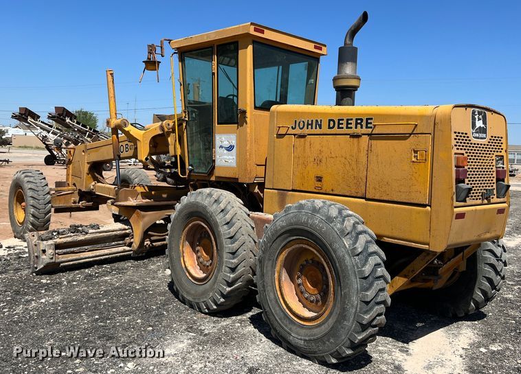 image for item DS2875 1988 John Deere 670B  motor grader
