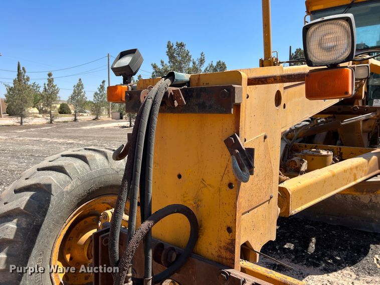 image for item DS2875 1988 John Deere 670B  motor grader