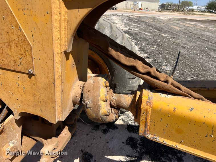 image for item DS2875 1988 John Deere 670B  motor grader