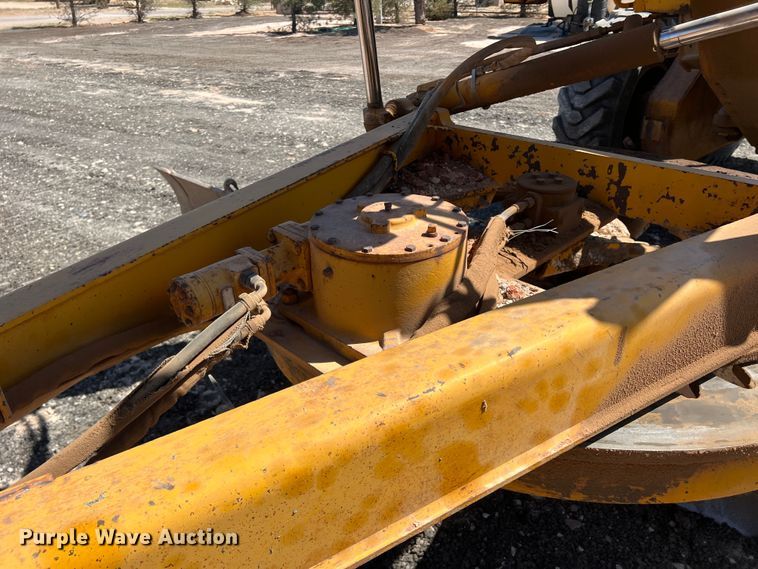 image for item DS2875 1988 John Deere 670B  motor grader