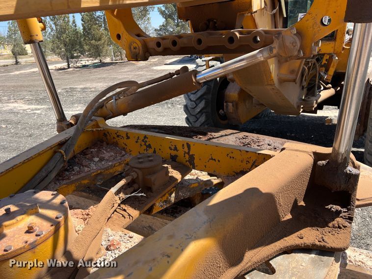 image for item DS2875 1988 John Deere 670B  motor grader