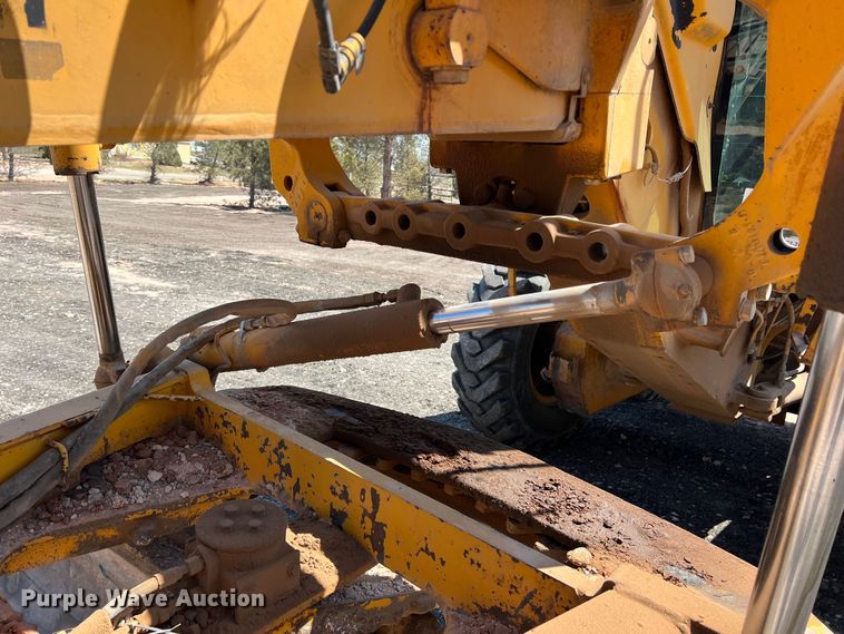 image for item DS2875 1988 John Deere 670B  motor grader