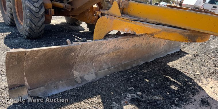 image for item DS2875 1988 John Deere 670B  motor grader