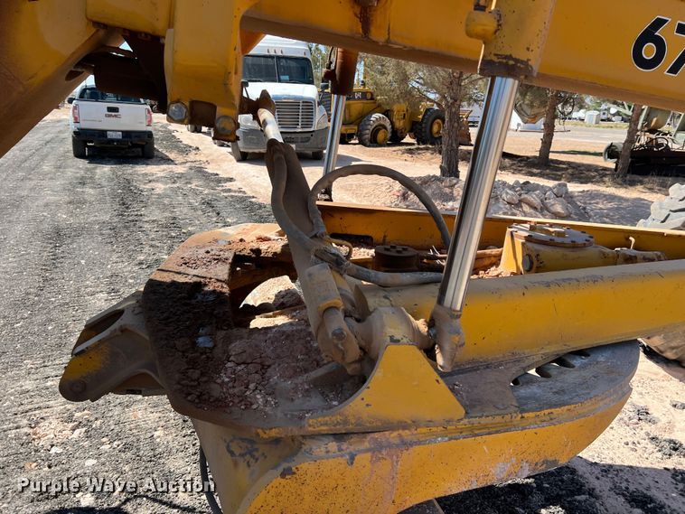 image for item DS2875 1988 John Deere 670B  motor grader