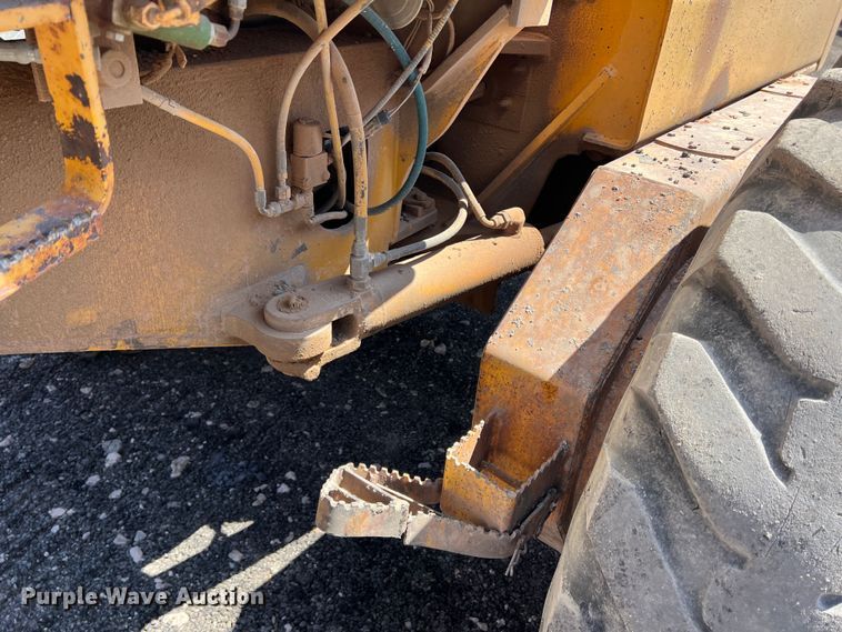 image for item DS2875 1988 John Deere 670B  motor grader