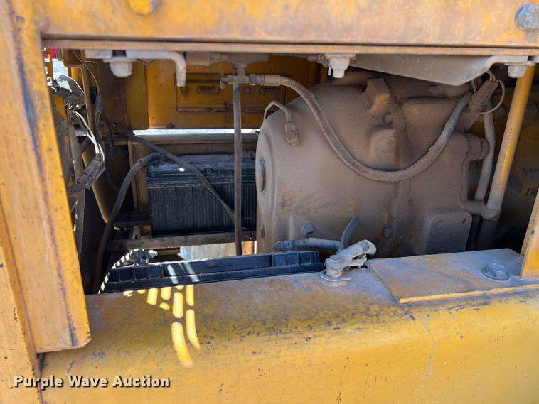 image for item DS2875 1988 John Deere 670B  motor grader