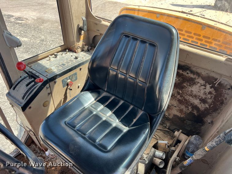 image for item DS2875 1988 John Deere 670B  motor grader