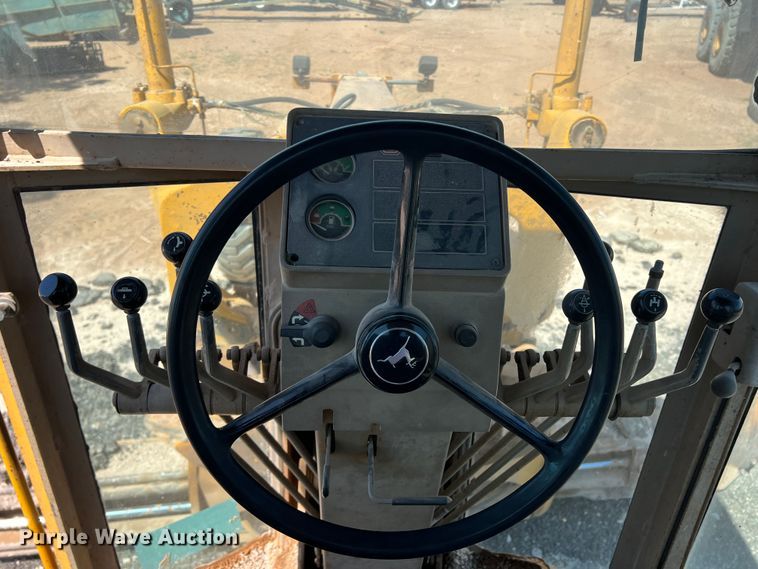 image for item DS2875 1988 John Deere 670B  motor grader