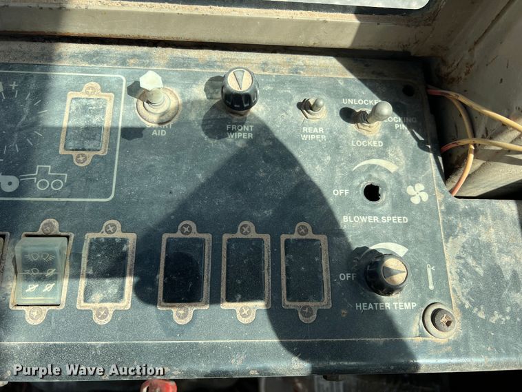 image for item DS2875 1988 John Deere 670B  motor grader