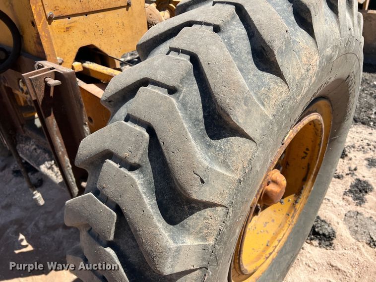 image for item DS2875 1988 John Deere 670B  motor grader