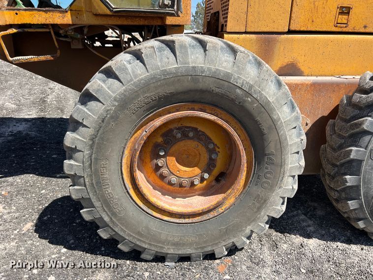 image for item DS2875 1988 John Deere 670B  motor grader