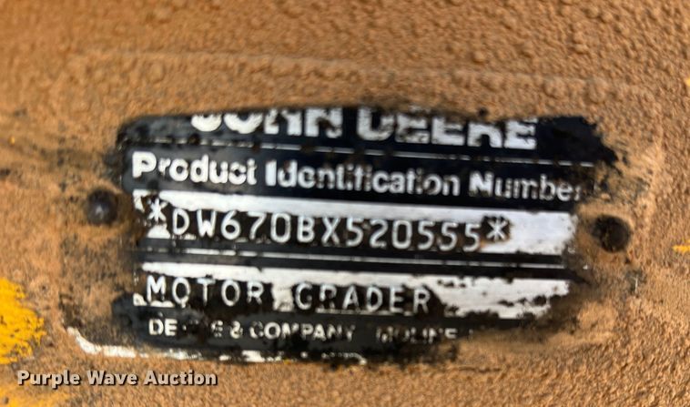 image for item DS2875 1988 John Deere 670B  motor grader