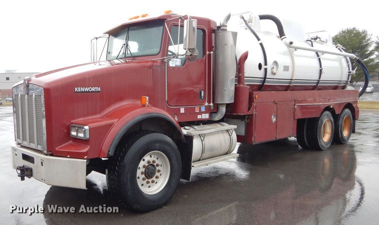 image for item DS6319 2005 Kenworth T800  hydrovac truck