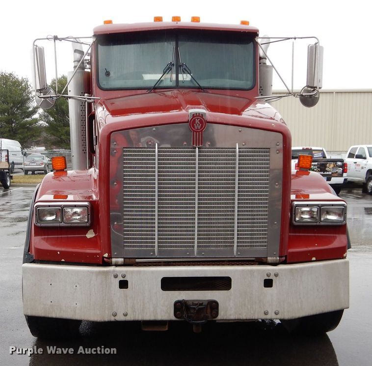 image for item DS6319 2005 Kenworth T800  hydrovac truck