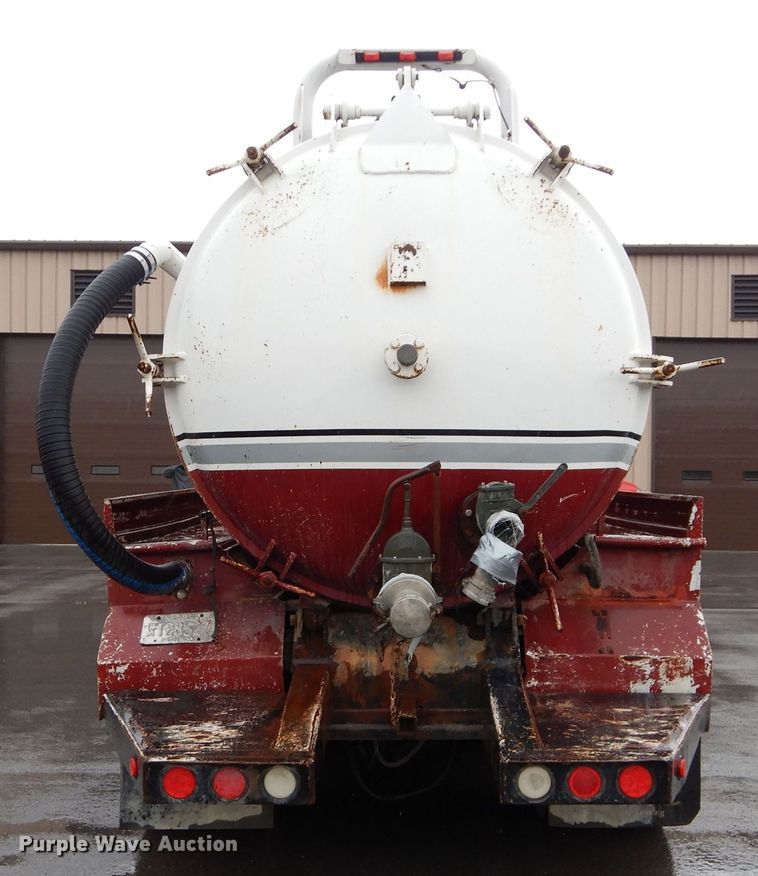 image for item DS6319 2005 Kenworth T800  hydrovac truck