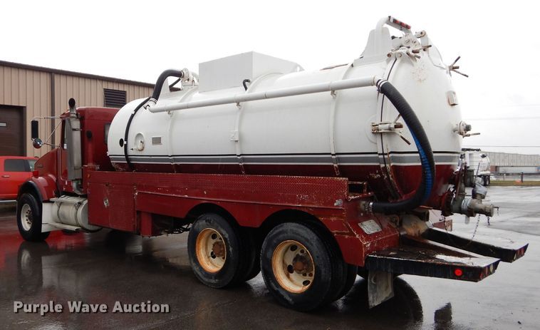 image for item DS6319 2005 Kenworth T800  hydrovac truck
