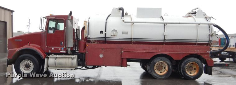 image for item DS6319 2005 Kenworth T800  hydrovac truck