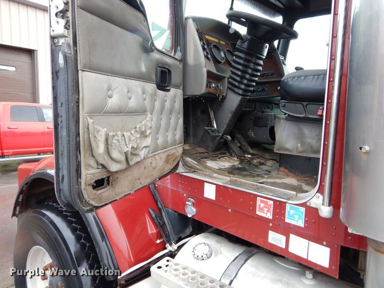 image for item DS6319 2005 Kenworth T800  hydrovac truck