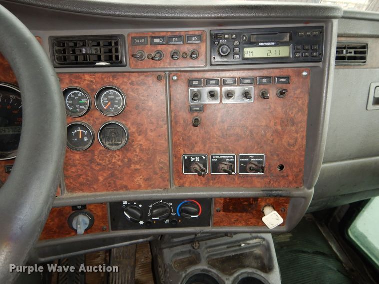 image for item DS6319 2005 Kenworth T800  hydrovac truck