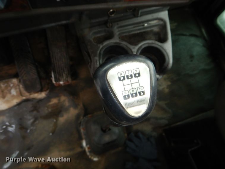 image for item DS6319 2005 Kenworth T800  hydrovac truck