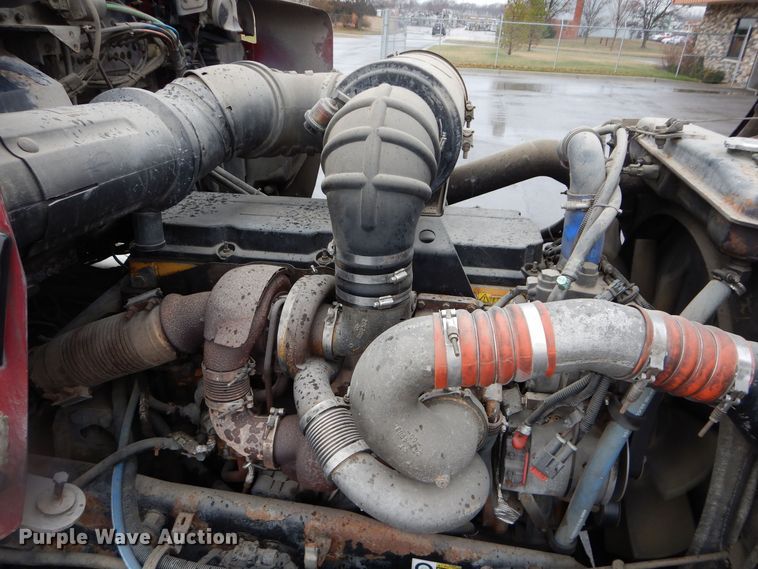 image for item DS6319 2005 Kenworth T800  hydrovac truck