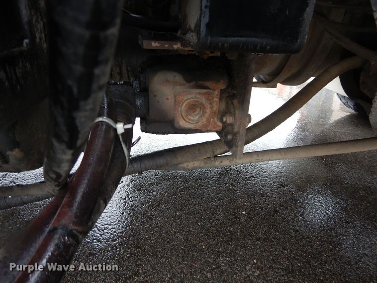 image for item DS6319 2005 Kenworth T800  hydrovac truck