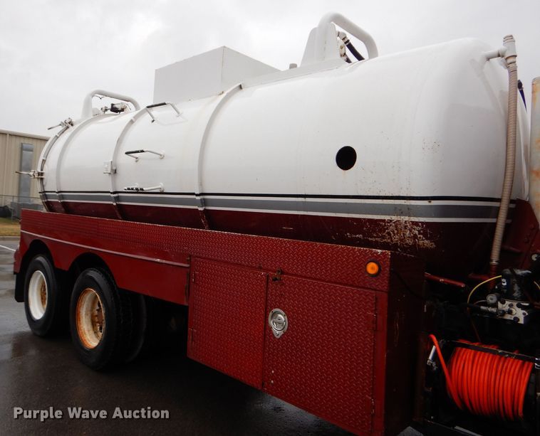 image for item DS6319 2005 Kenworth T800  hydrovac truck