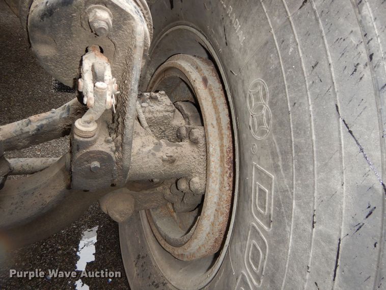 image for item DS6319 2005 Kenworth T800  hydrovac truck