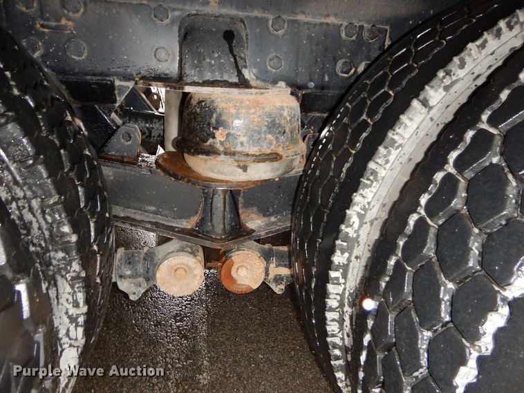 image for item DS6319 2005 Kenworth T800  hydrovac truck