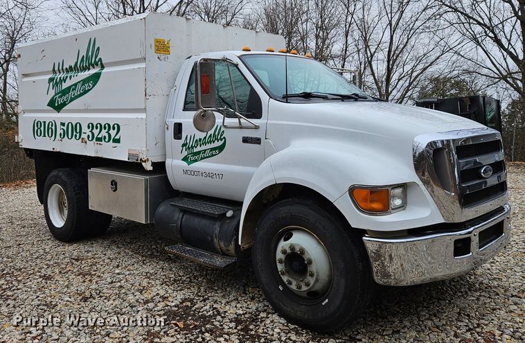 image for item DS6321 2005 Ford F650 Super Duty XLT  chipper truck