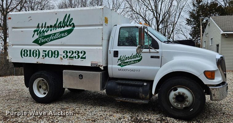 image for item DS6321 2005 Ford F650 Super Duty XLT  chipper truck