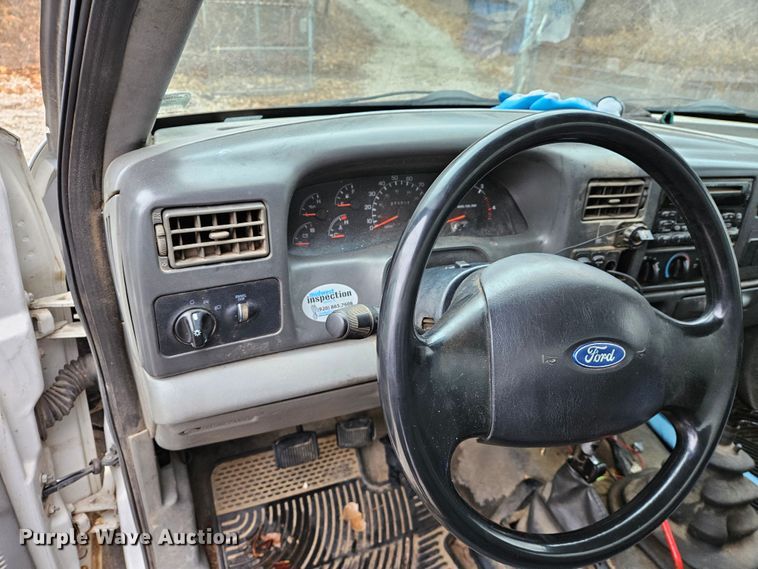 image for item DS6321 2005 Ford F650 Super Duty XLT  chipper truck