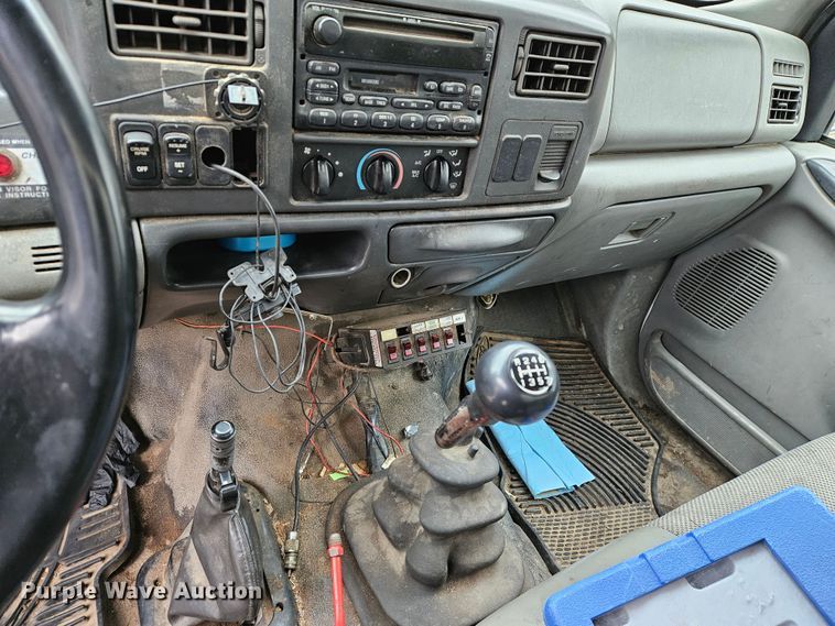 image for item DS6321 2005 Ford F650 Super Duty XLT  chipper truck