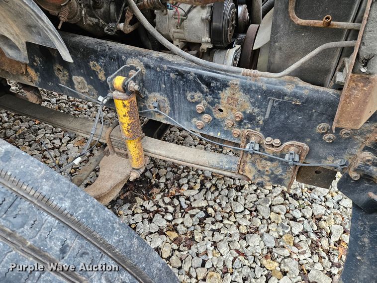 image for item DS6321 2005 Ford F650 Super Duty XLT  chipper truck