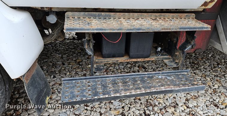 image for item DS6321 2005 Ford F650 Super Duty XLT  chipper truck