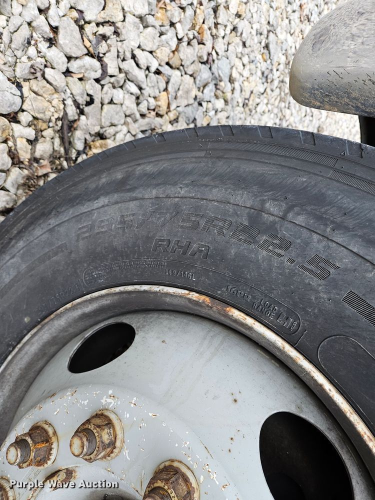 image for item DS6321 2005 Ford F650 Super Duty XLT  chipper truck