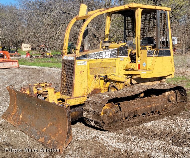 image for item HG9464 1999 Caterpillar D3C LGP Series III  dozer