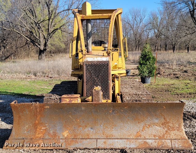 image for item HG9464 1999 Caterpillar D3C LGP Series III  dozer